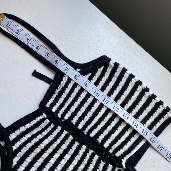 ✨4🛒 $20 ✨  Forever 21 B&W Striped Knit Lace-Up Back Tank Top Sz. M/S  Crop Top - Picture 11 of 12